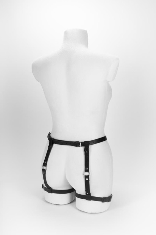 Harness damski z metalowymi wstawkami-1