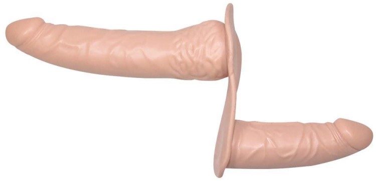 Dwa penisy na jednej uprzęży strap-on-1