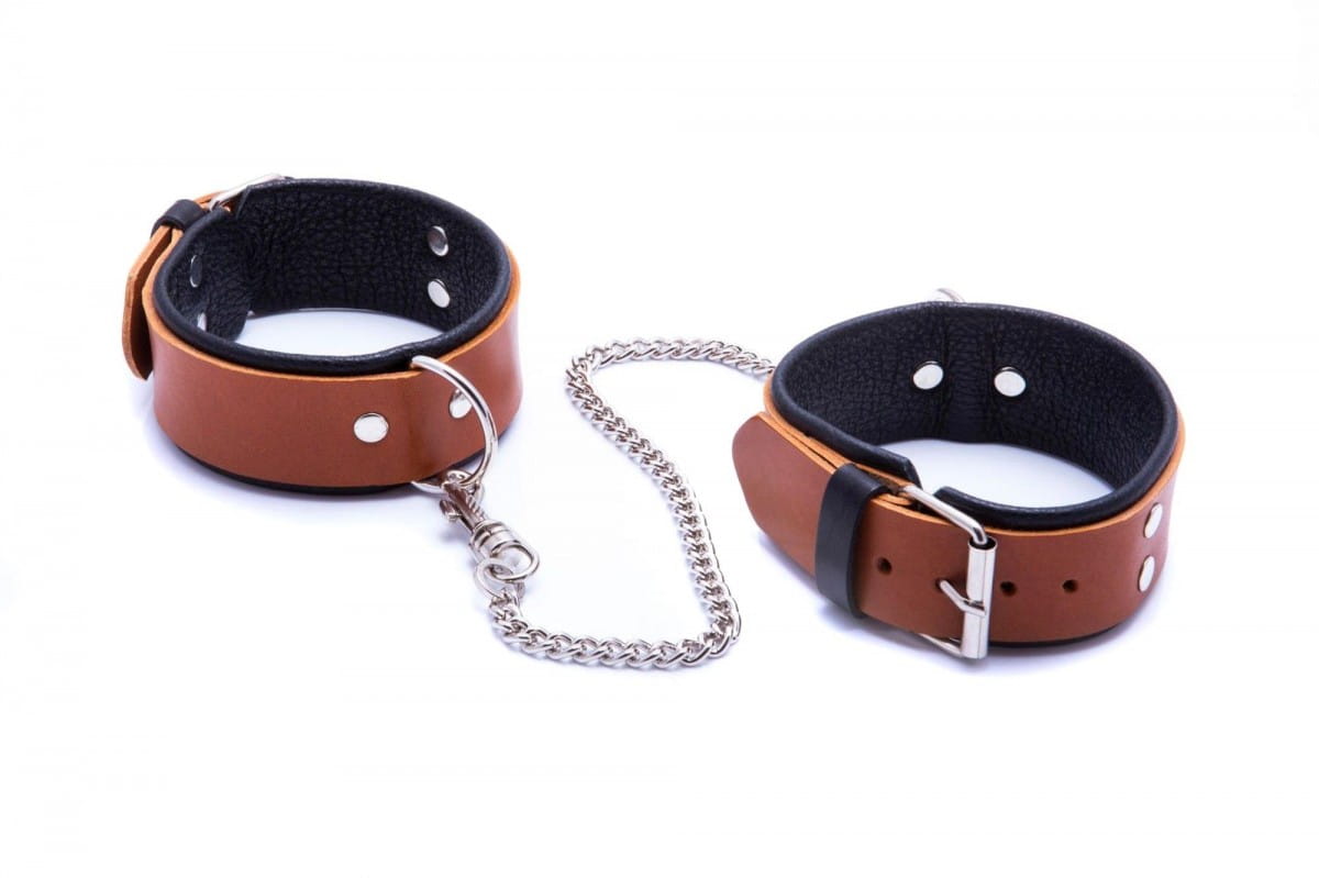 Skóra i stal kajdanki męskie na nogi Koniakowe